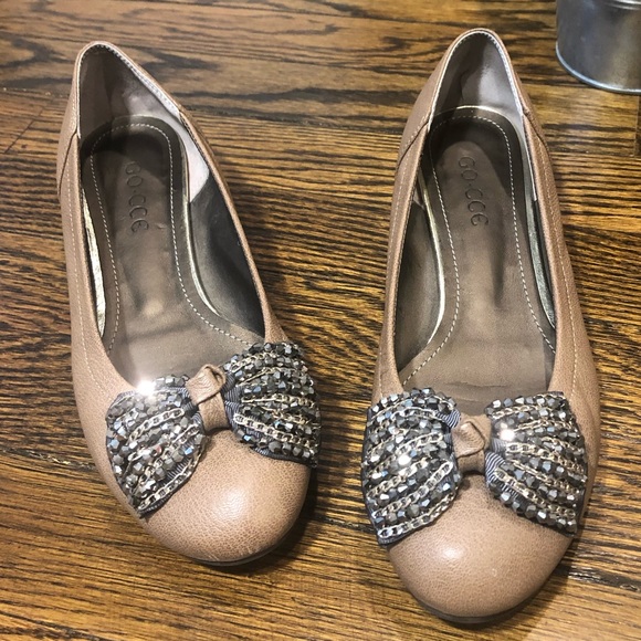 WOMEN’S Sparkle Bling Bow Accented Faux Leather Flats with Chains and Beads - Picture 6 of 11